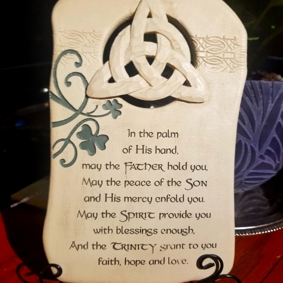 Holy trinity,celtic knot,triskele plate by abby press with clovers - Picture 1 of 4